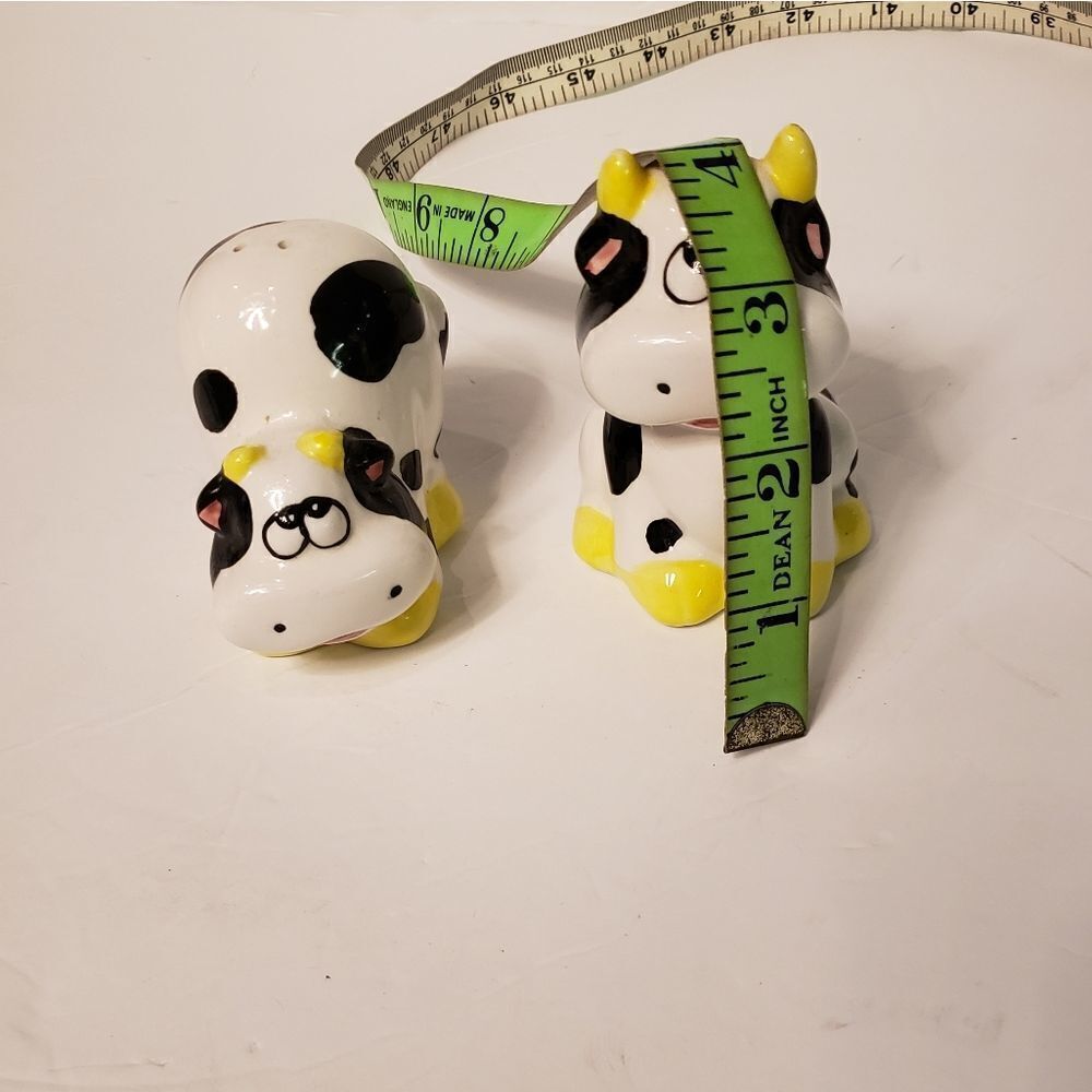 Cow Salt & Pepper Shaker Set - Picture 8 of 8